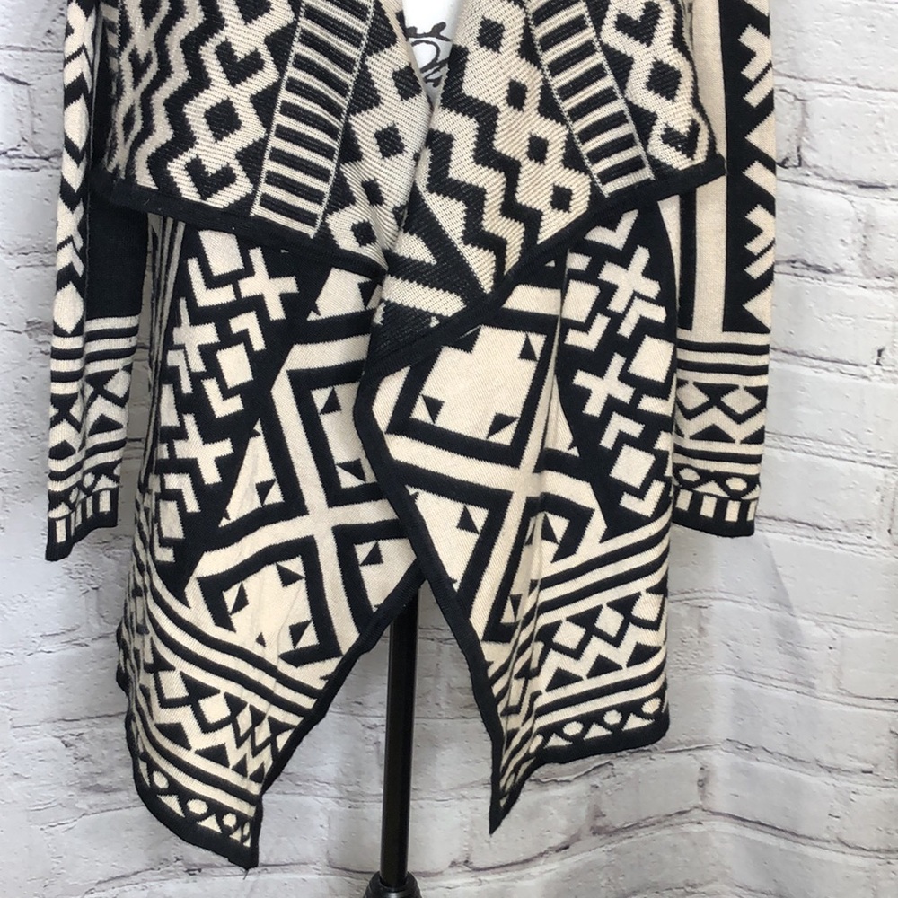Sisters Geometric Pattern Open Front Cardigan - B… - image 3